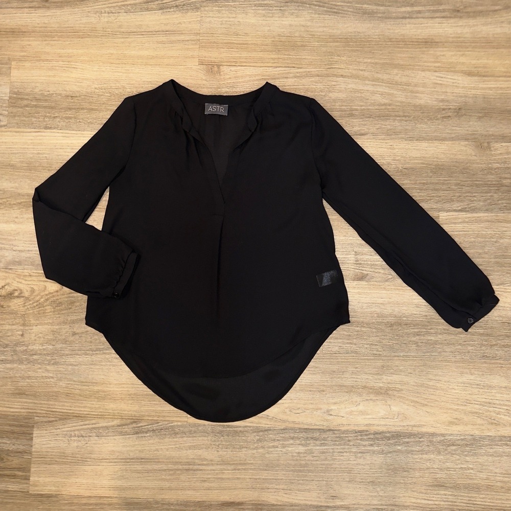 ASTR The Label Womens Black V-Neck Long Sleeve High Low Blouse Top Size Small